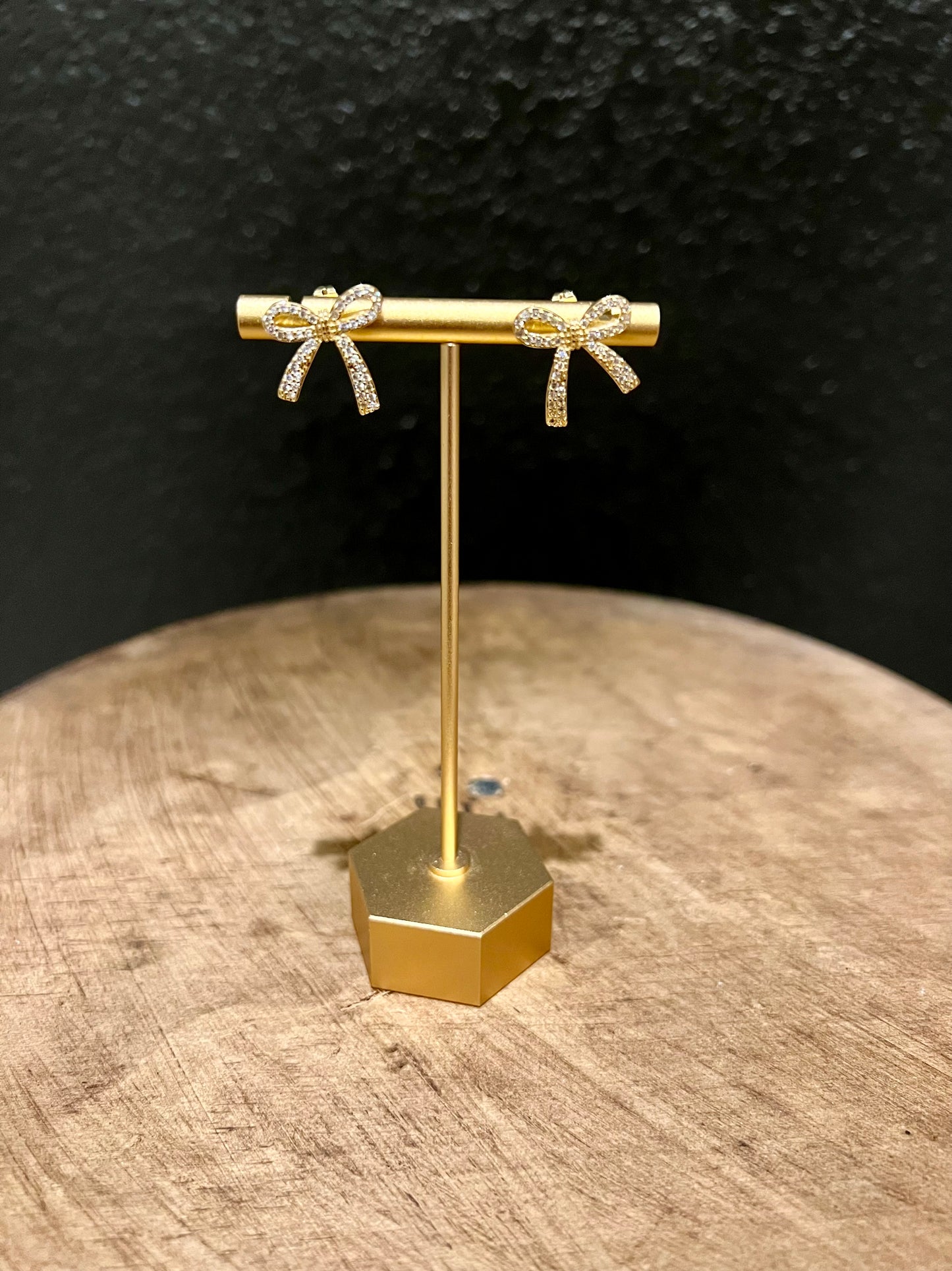 Diamond Bow Post